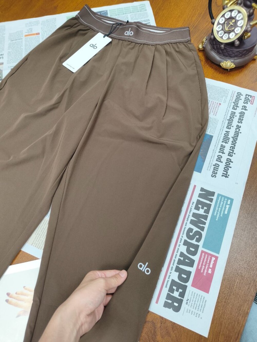 ALO Yoga Espresso/Coffee Brown Regular 30" Inseam Pants NWT✨💞 - Picture 3 of 7
